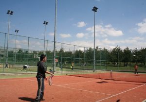 Teniste Erzurum damgası